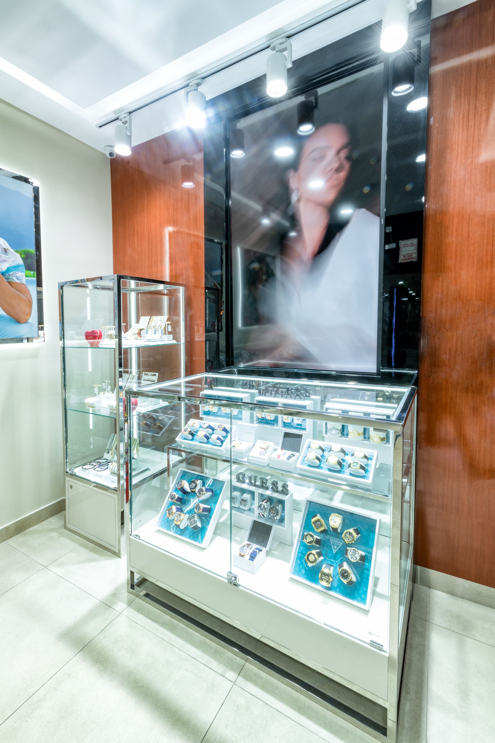 Guess - Real Plaza Primavera